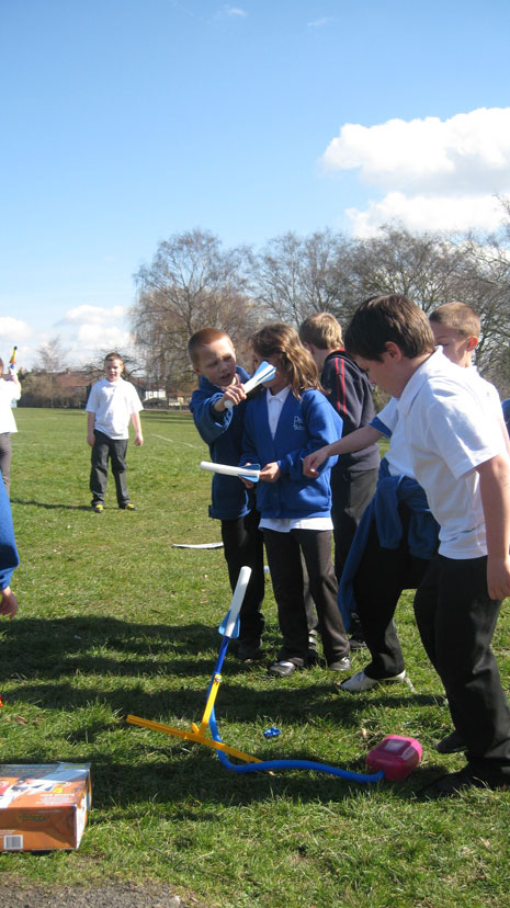 Pupils at The Park School have had a science workshop with Adam Nieman, learning about aerodynamic forces. Here are some pictures of them experimenting with parachutes, balloons and model aeroplanes in the playground.
