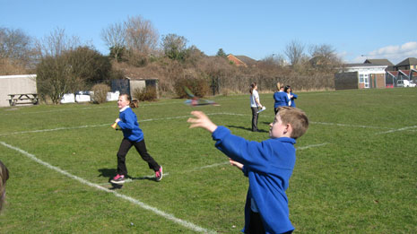 Pupils at The Park School have had a science workshop with Adam Nieman, learning about aerodynamic forces. Here are some pictures of them experimenting with parachutes, balloons and model aeroplanes in the playground.